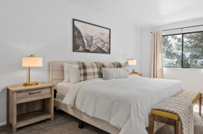 Cozy Top Floor Condo with Mountain Views